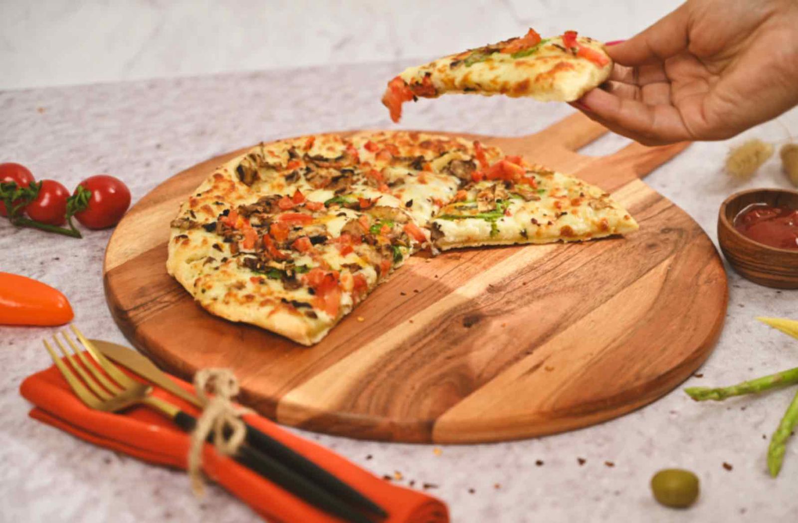 Earthy Pizza Board - Crafto, Acacia Wood Serving & Cutting Paddle, 45x33cm