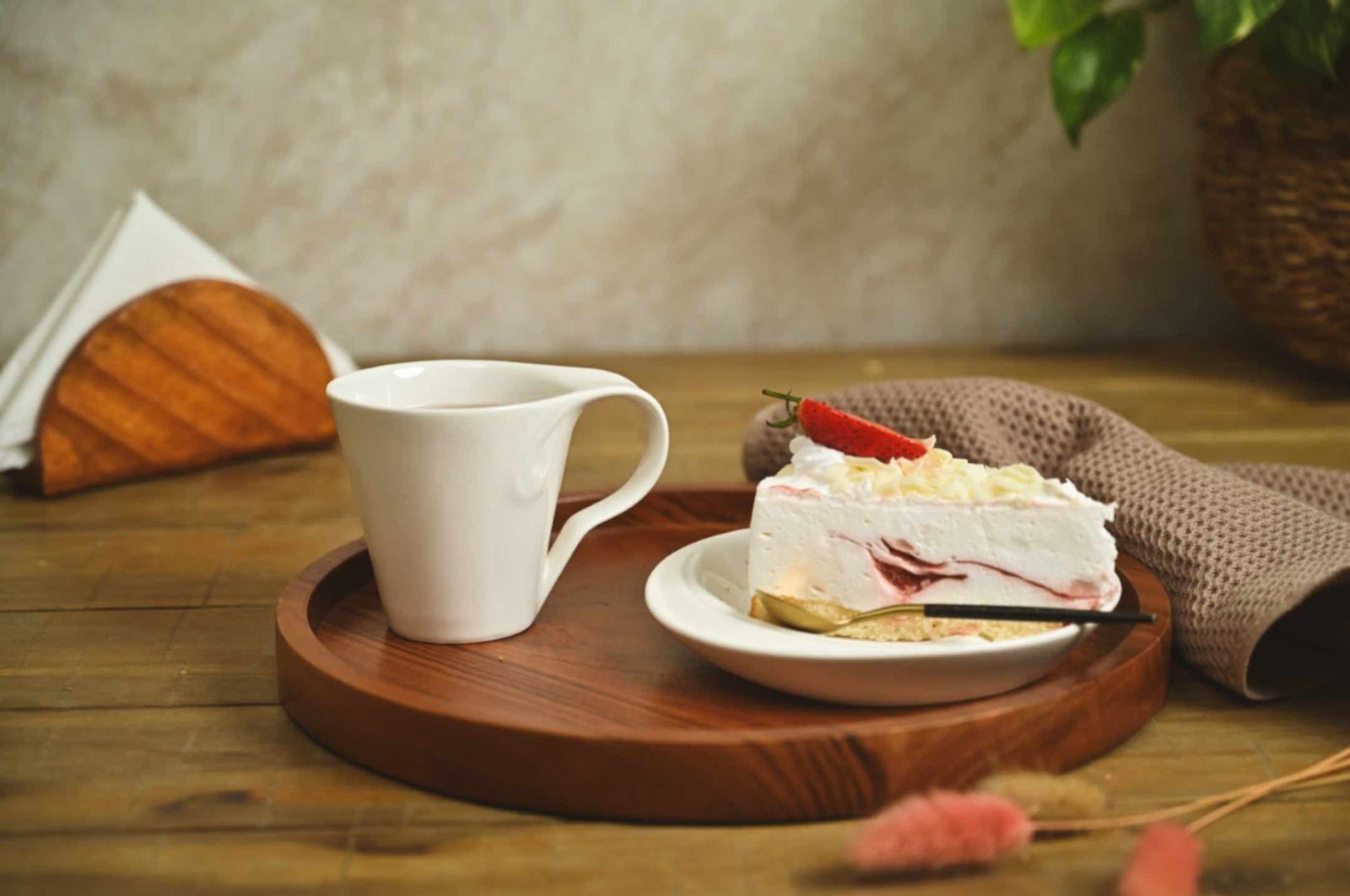 Earthy Round Serving Tray Elemento, Acacia Wood Premium Hospitality Platter, 30x30cm
