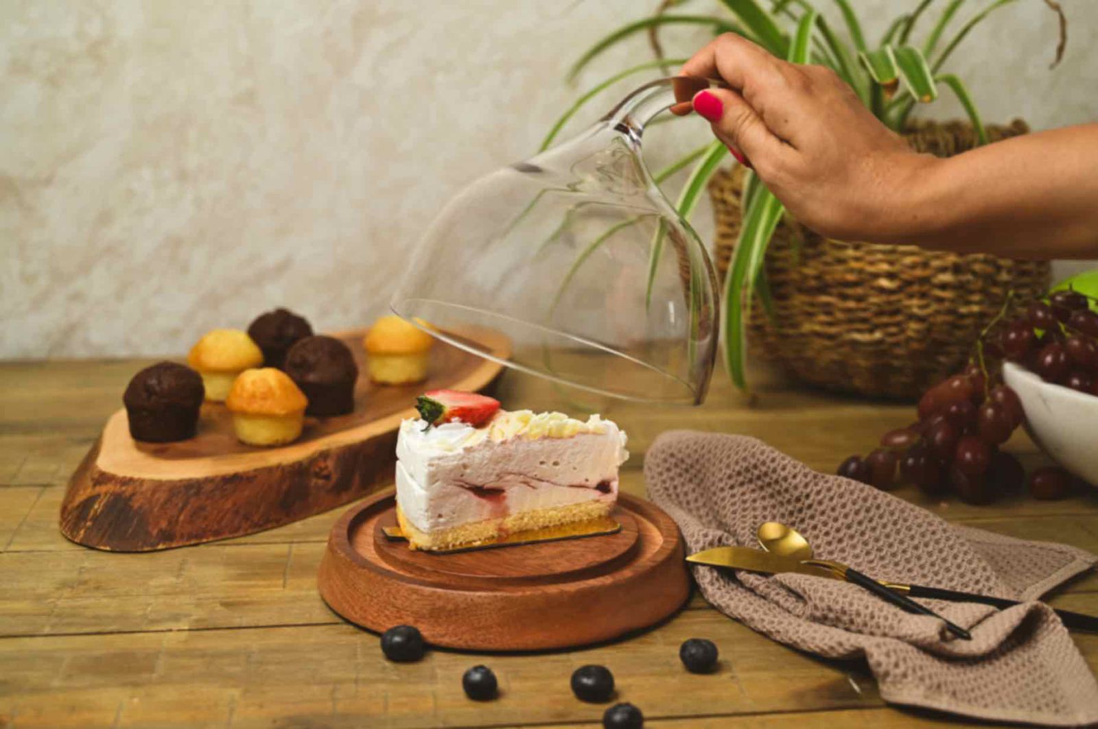 Earthy Cake Stands Round Tray - 6 inches (Without Dome), Mango Wood Mini Presentation Server, 16x16x4cm