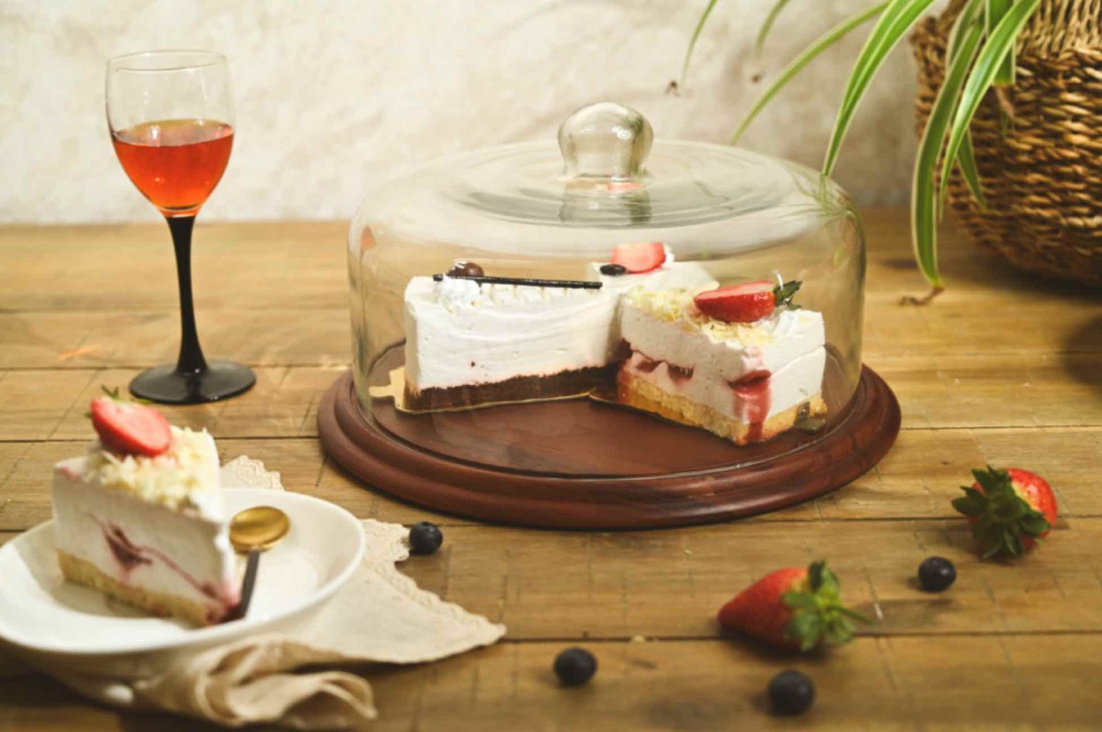 Earthy Round Tray with Glass Dome - 12 inches, Acacia Wood Cake Stand & Pastry Display, 30x30x15cm